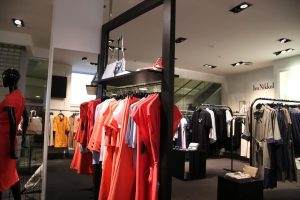 Lo que deberías considerar para decorar una tienda de ropa