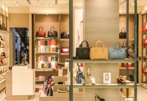 Muebles para tiendas: ventajas y desventajas que deberías considerar